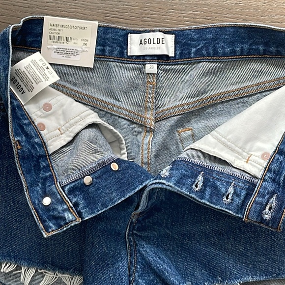 AGOLDE Denim Parker Vintage Cut Off Shorts 26W, 11.25" rise,2.5" inseam•5 Pocket - Picture 5 of 12